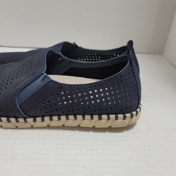 OTBT Universe Slip-On Shoes for Ladies 6 Perforated Leather Upper Navy - Picture 7 of 9